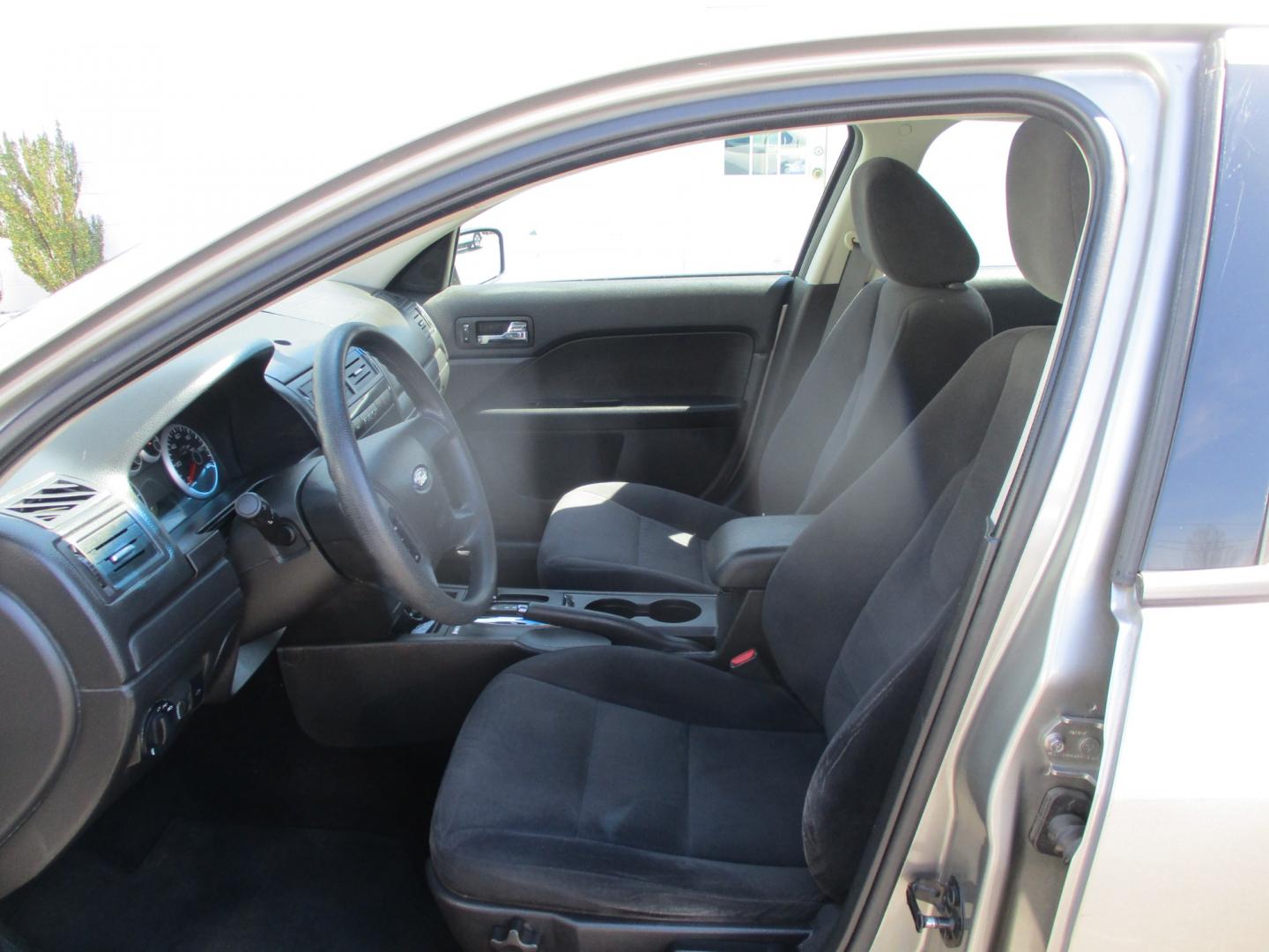 2009 SILVER Ford Fusion I4 SE (3FAHP07Z19R) with an 2.3L L4 DOHC 16V engine, AUTOMATIC transmission, located at 540a Delsea Drive, Sewell, NJ, 08080, (856) 589-6888, 39.752560, -75.111206 - Photo#11